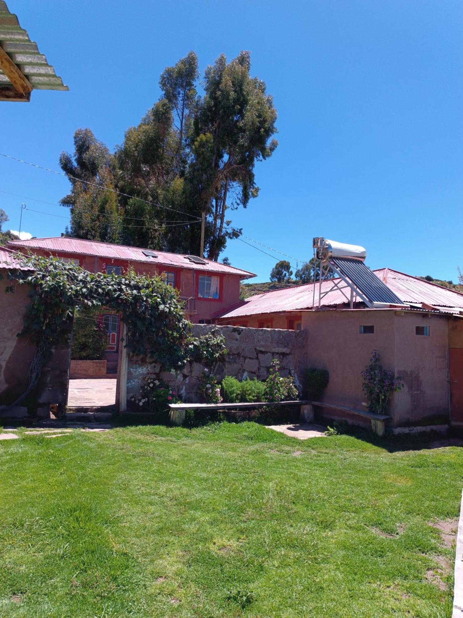 Taquile Familia Celso Hotel Huillanopampa Kültér fotó